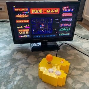 Plug in play Pac-Man old school gaming